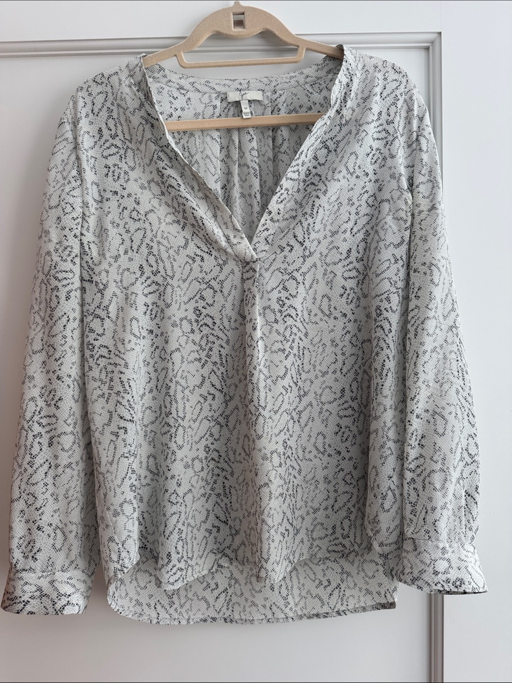Joie Pale Gray Printed V-Neck Long-Sleeve Blouse